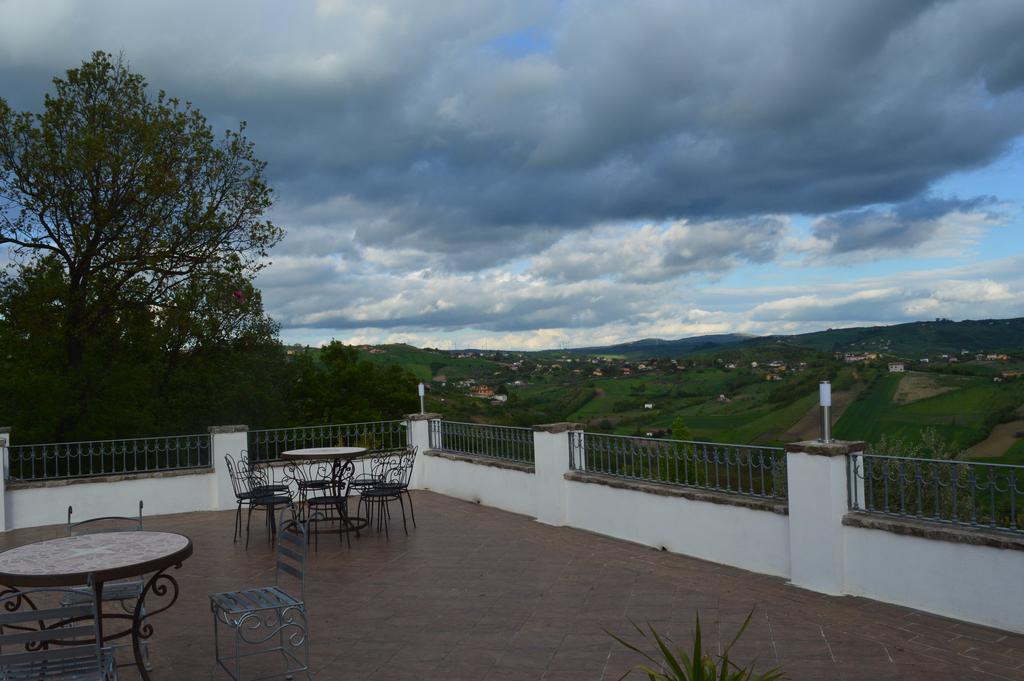 Villa Tre Colli Agri B&B Ариано Ирпино Екстериор снимка