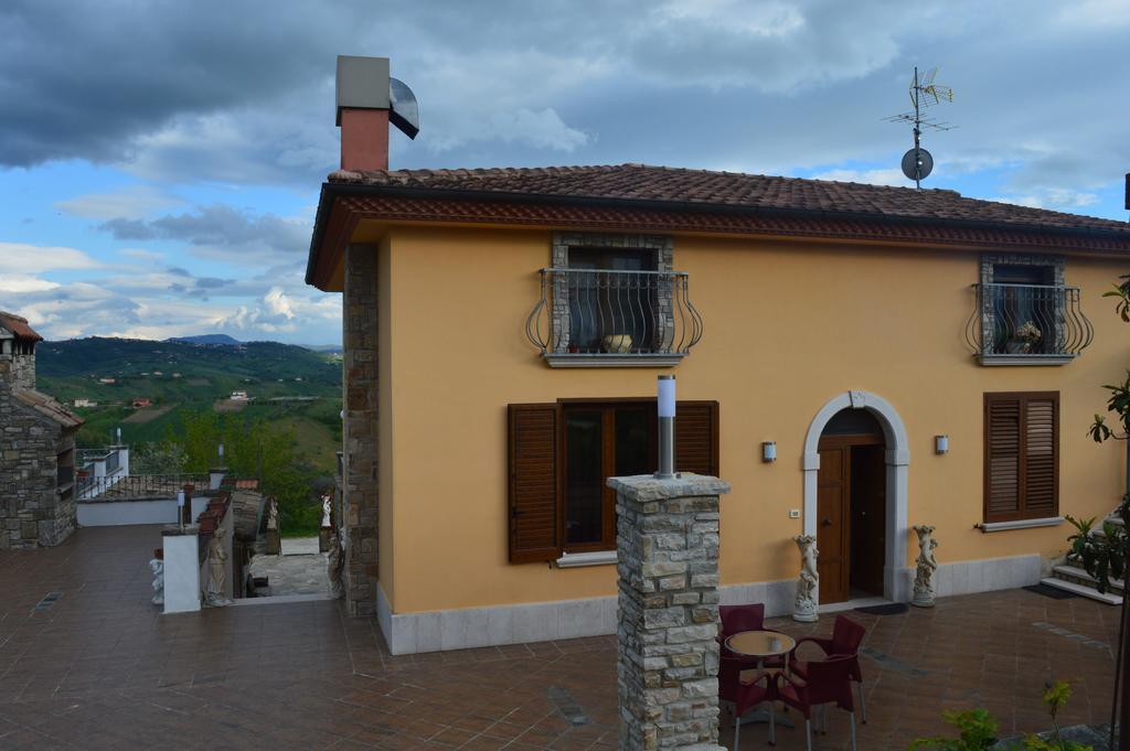 Villa Tre Colli Agri B&B Ариано Ирпино Екстериор снимка