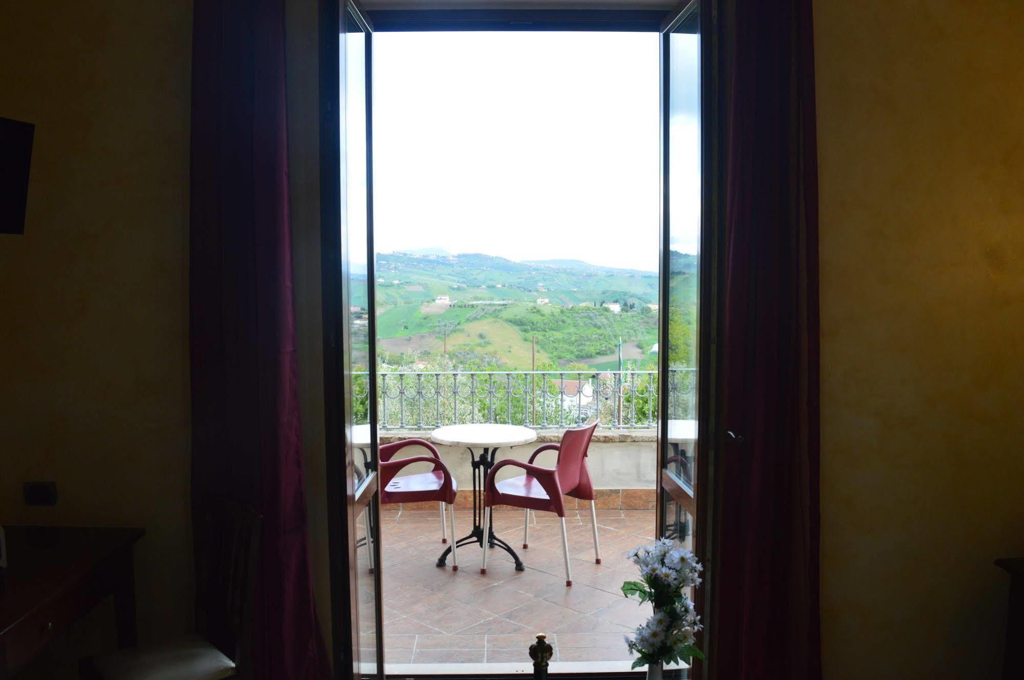 Villa Tre Colli Agri B&B Ариано Ирпино Екстериор снимка
