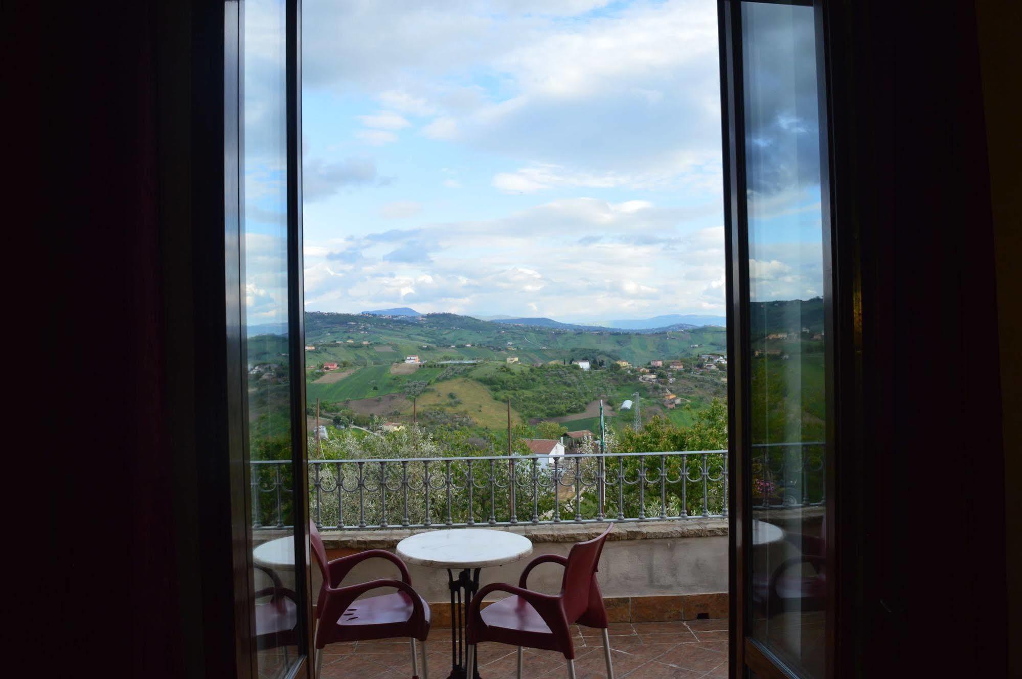 Villa Tre Colli Agri B&B Ариано Ирпино Екстериор снимка